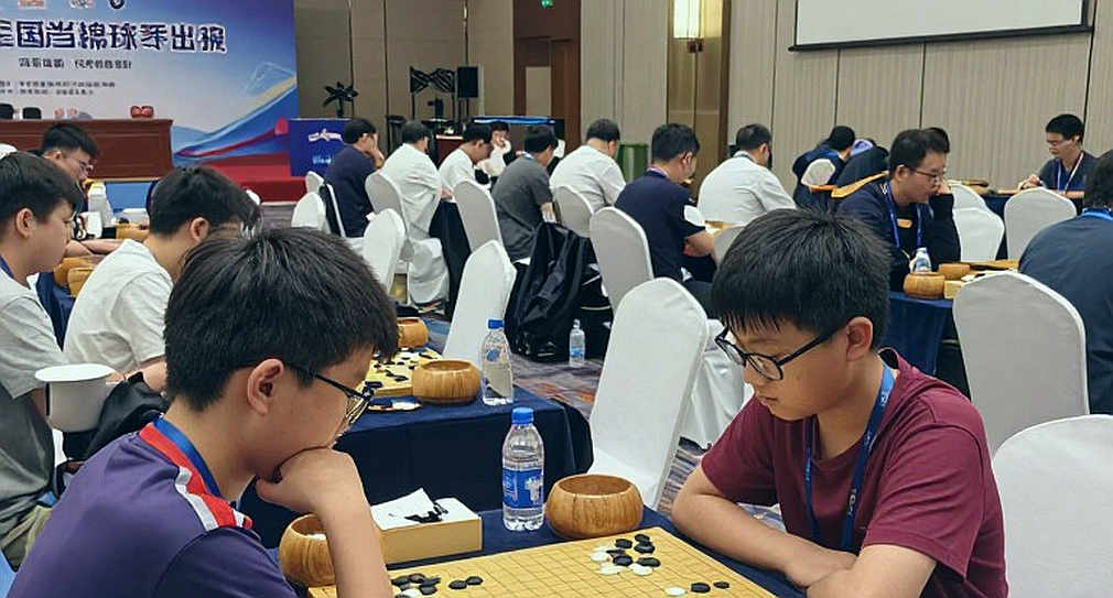 ChessBase Magazine số 225: 27 ván cờ ngắn và bài toán sống còn của học liệu trả tiền