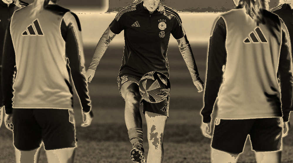 Khi dữ liệu dán nhãn sai một cầu thủ Khi dữ liệu dán nhãn sai một cầu thủ