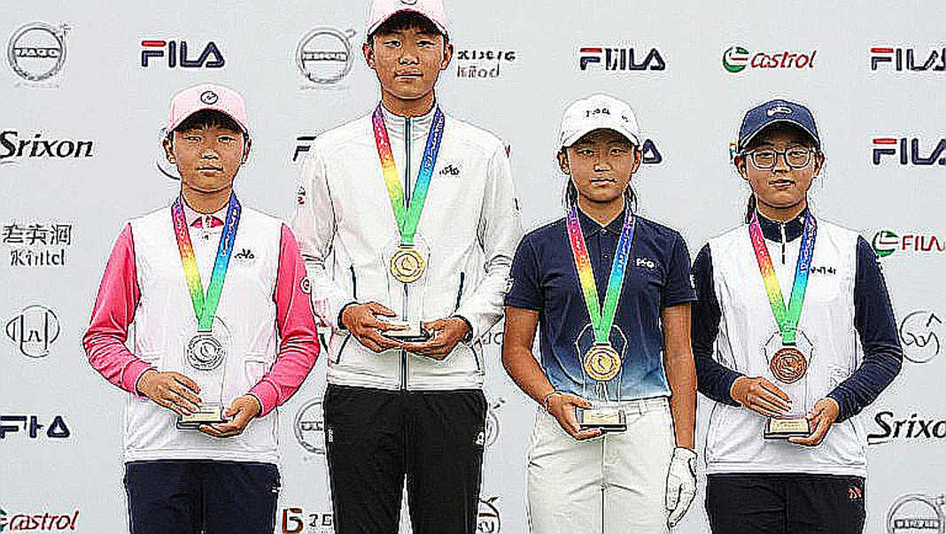 Một lọ xịt muỗi, một vết cháy cỏ: câu chuyện chăm sóc sân golf mùa cao điểm