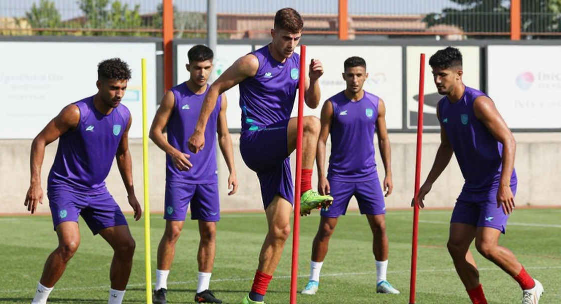 Đêm mưa cuối ở Hàng Đẫy và khoảng trống sau bảng xếp hạng V.League Đêm mưa cuối ở Hàng Đẫy và khoảng trống sau bảng xếp hạng V.League