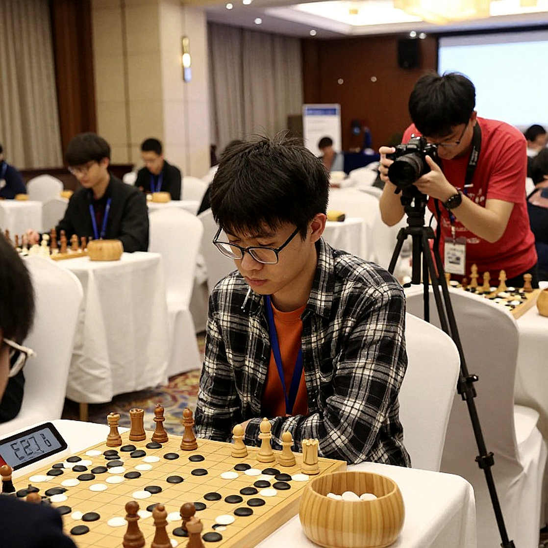 Nước cờ im lặng: Khi một quân tốt Scandinavia kể lại giấc mơ Carlsen