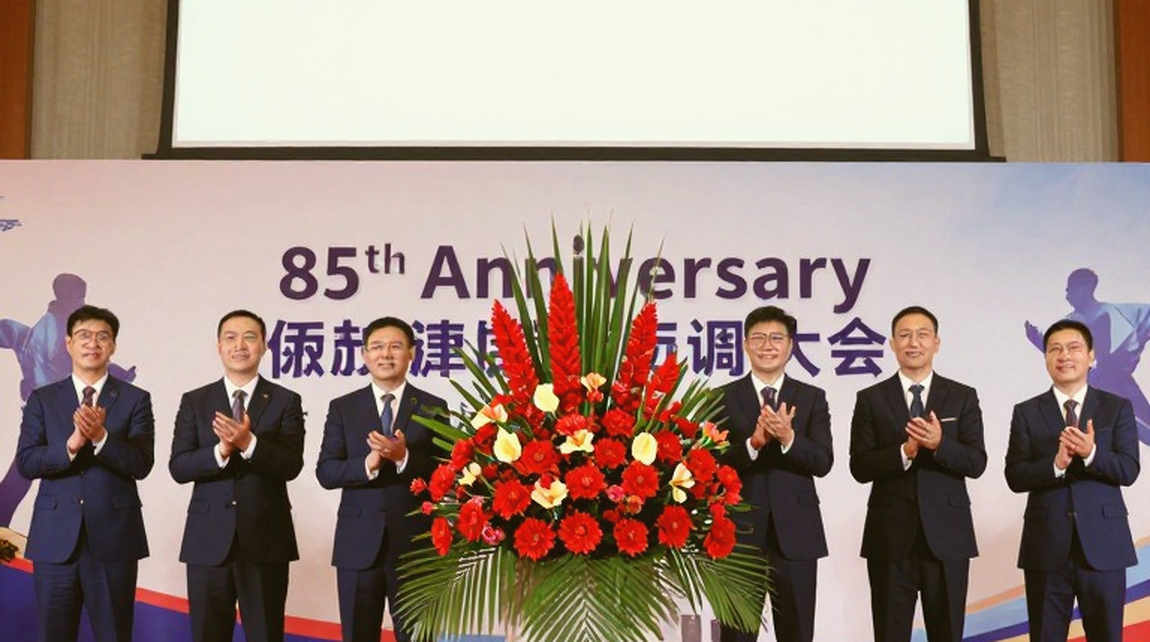 Ba lần 5-0 và khoảng lặng trước khi lá cờ thứ năm giơ lên Ba lần 5-0 và khoảng lặng trước khi lá cờ thứ năm giơ lên