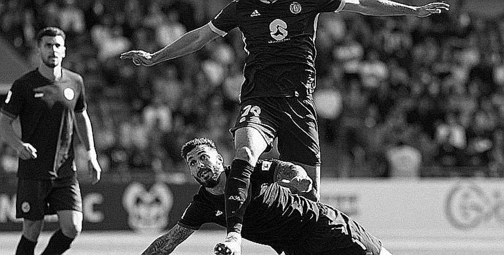 Maguire và tấm gương ở Old Trafford: khoảnh khắc một đội trưởng tự chỉ tay vào mình Maguire và tấm gương ở Old Trafford: khoảnh khắc một đội trưởng tự chỉ tay vào mình