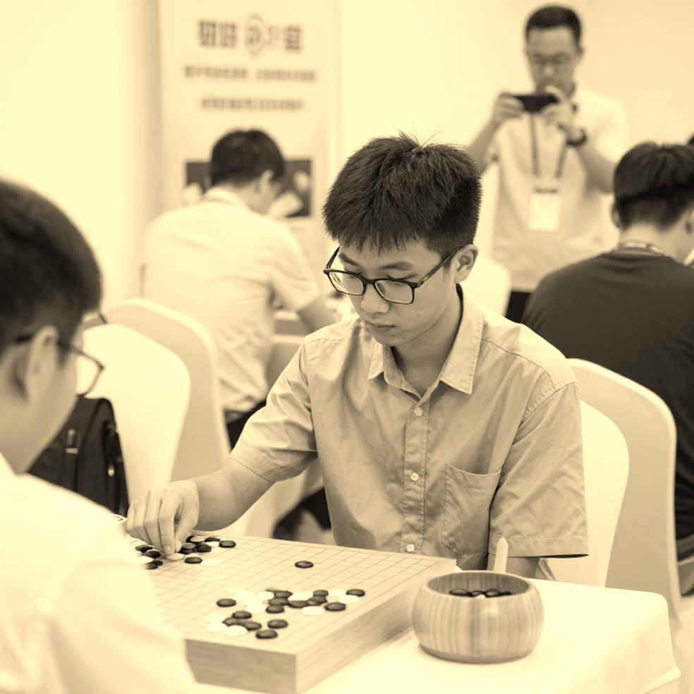 Liang hạ Niemann ở vòng 1 giải vô địch cờ vua Mỹ: đằng sau dòng tít là một trang bán hàng Liang hạ Niemann ở vòng 1 giải vô địch cờ vua Mỹ: đằng sau dòng tít là một trang bán hàng