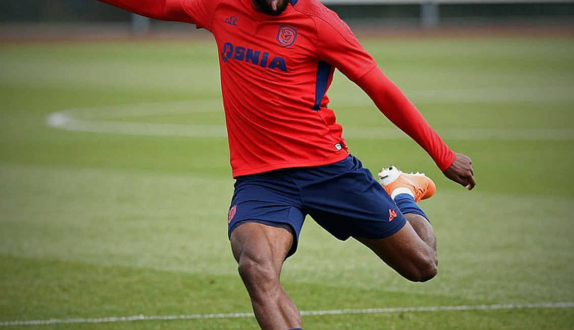 Ronaldinho ở Ravenna: Khi Serie C đặt cược vào một chương cuối Ronaldinho ở Ravenna: Khi Serie C đặt cược vào một chương cuối