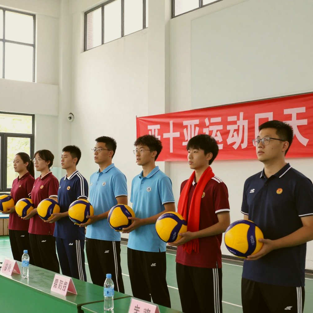 Tờ giấy trắng trên bàn họp báo: khi phân tích bóng đá đánh mất dữ liệu