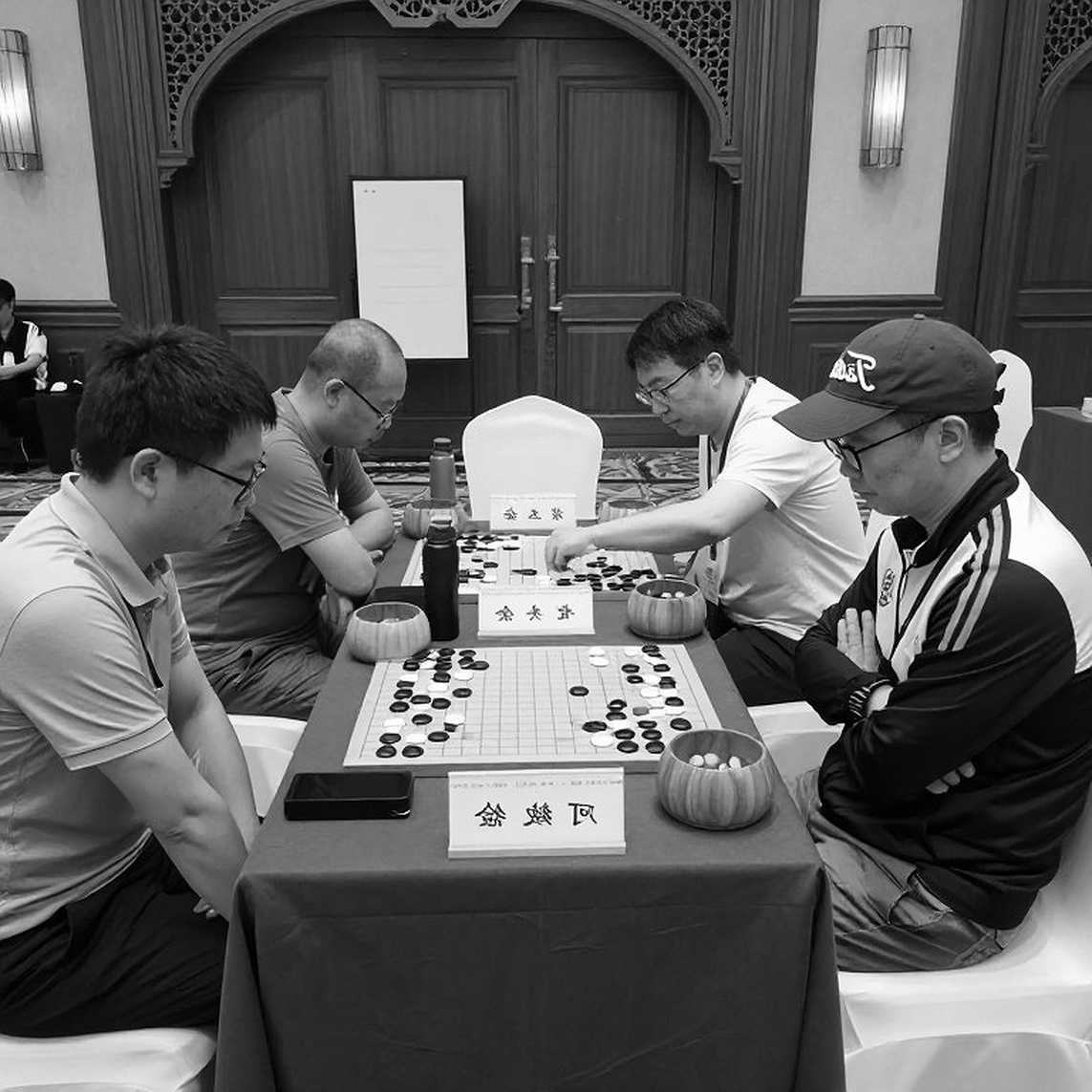 Sindarov chia điểm với Carlsen tại Global Chess League 2026: Đánh giá trận đấu với mở ra 3.f6 mới lạ Sindarov chia điểm với Carlsen tại Global Chess League 2026: Đánh giá trận đấu với mở ra 3.f6 mới lạ