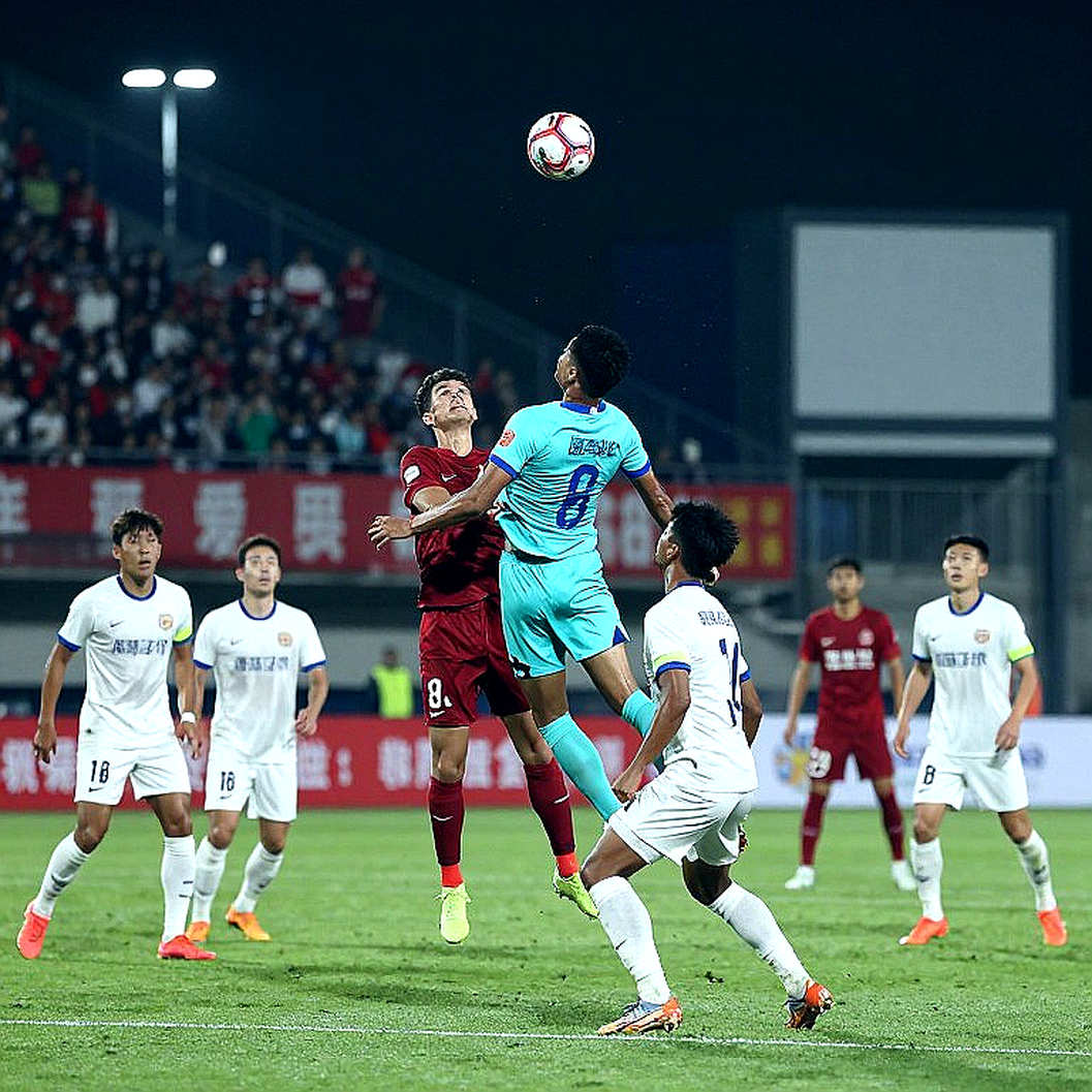 Hơn người 67 phút và thua 0-1: tín hiệu bị chôn dưới tiếng ồn quanh Bruno Fernandes Hơn người 67 phút và thua 0-1: tín hiệu bị chôn dưới tiếng ồn quanh Bruno Fernandes