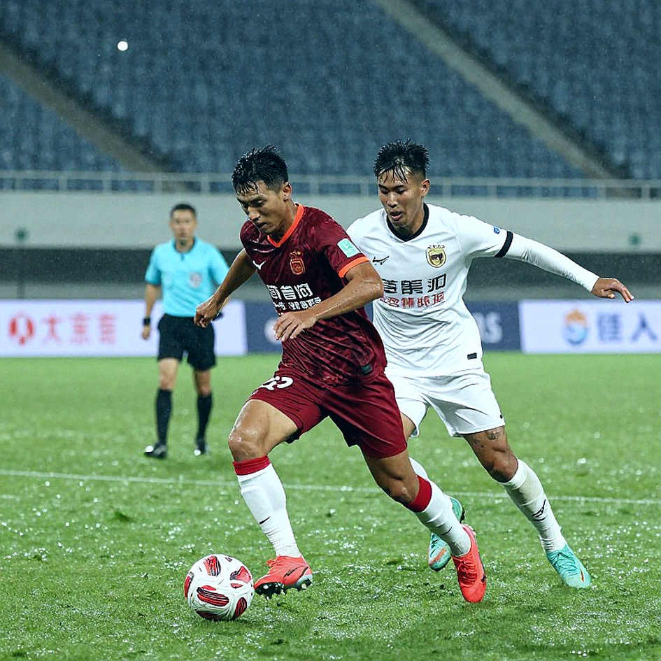 V.League giữa mùa đông bản quyền: khi tiền chảy về phố, ai còn ngồi lại sân tập