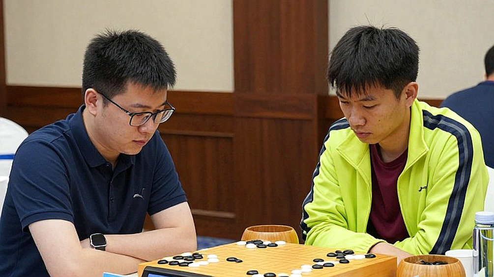 Khi người thầy lên ngôi: ChessBase, Kostya Kavutskiy và cuộc dịch chuyển thầm lặng của làng cờ