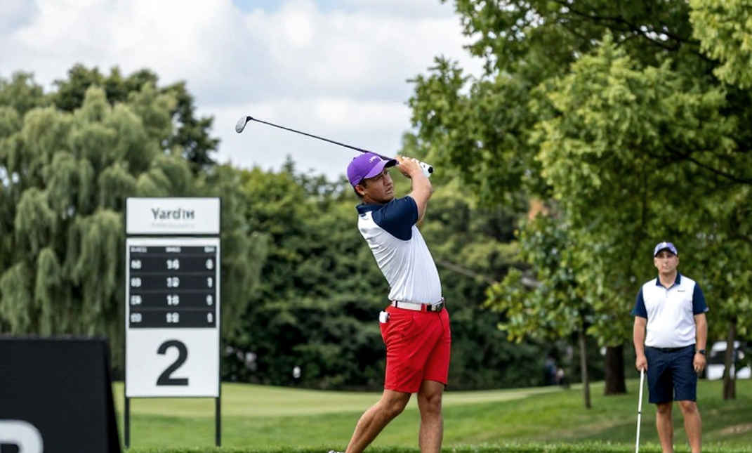 Thị trường áo khoác golf nữ: Sự pha trộn giữa thương mại và thẩm mỹ trong mùa lễ hội
