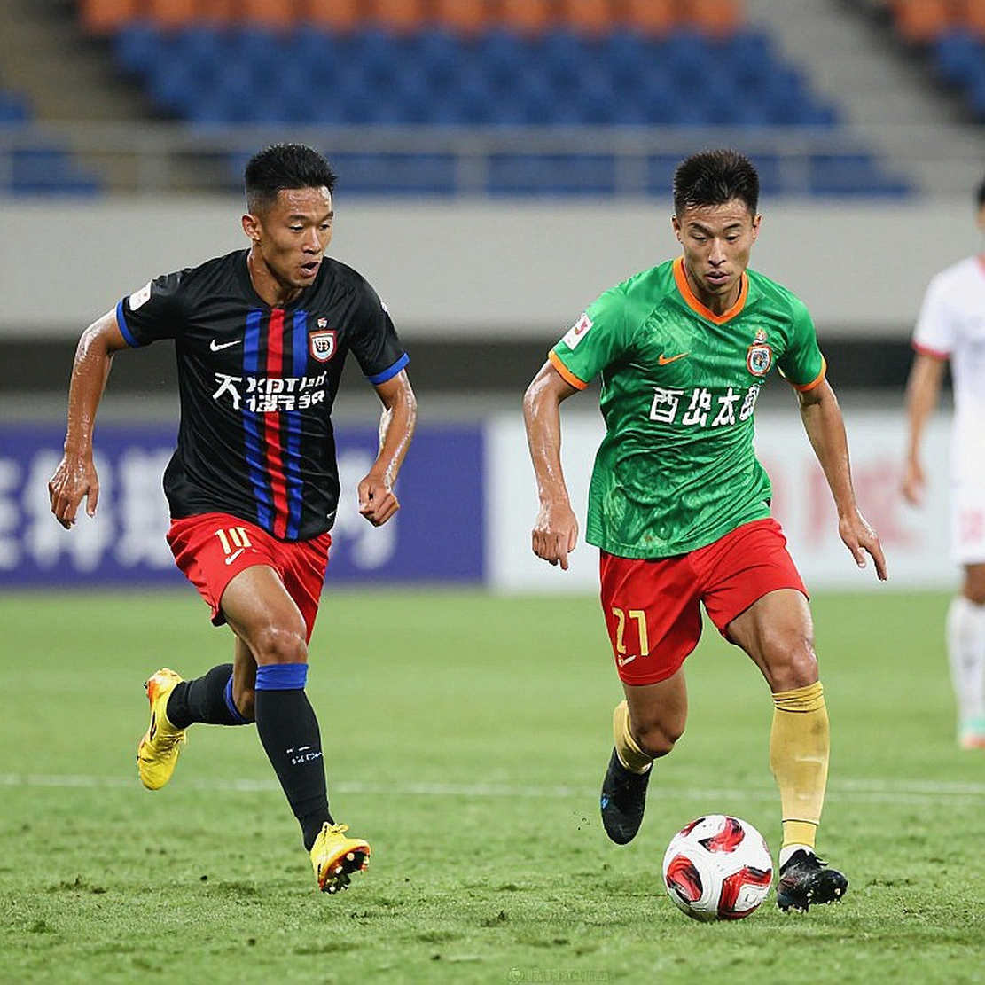 Giữa tham vọng và tiếng ồn: Giải mã vụ Lisandro Martínez gọi tên Jason Wilcox Giữa tham vọng và tiếng ồn: Giải mã vụ Lisandro Martínez gọi tên Jason Wilcox