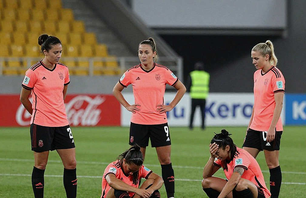 Ninh Bình 4-3 HAGL: bảy bàn, hai thẻ đỏ và phần chìm của bảng tỷ số